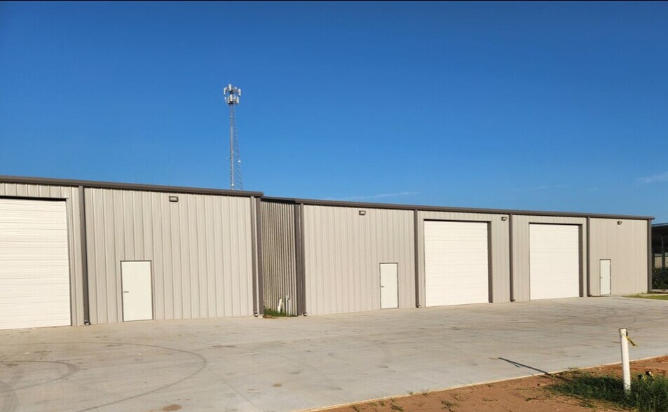 More Photos Of 14566 Industrial Park, Aubrey Warehouse For Lease