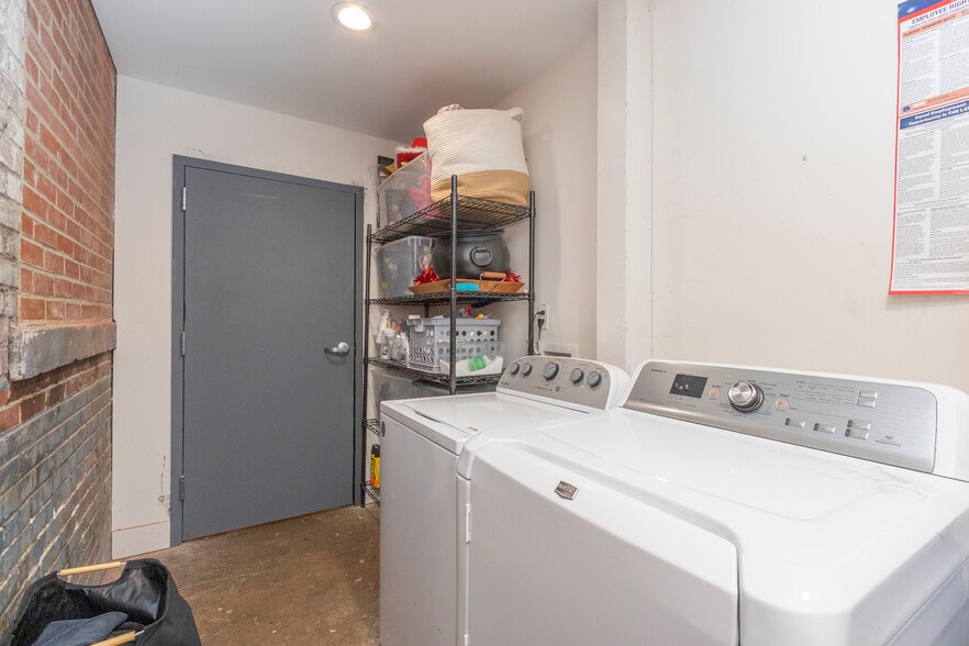More Photos Of 107 E Orr St, Anderson General Retail For Sale