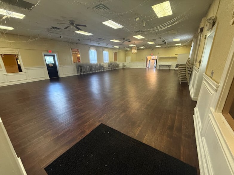 More Photos Of 32 Beers St, Bridgeport General Retail For Sale