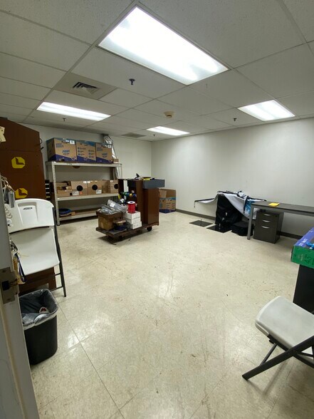 More Photos Of 4315 Taggart Creek Rd, Charlotte Warehouse For Sale