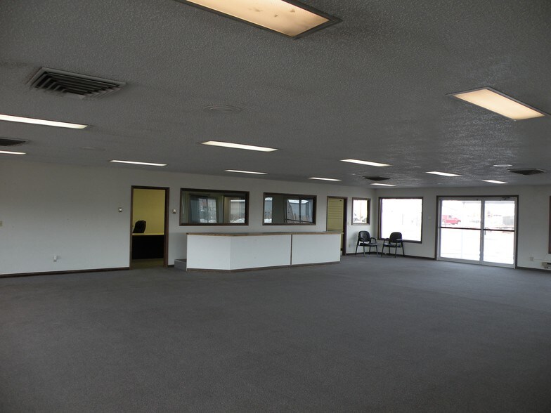 More Photos Of 1720 Main St, Lander Warehouse For Lease