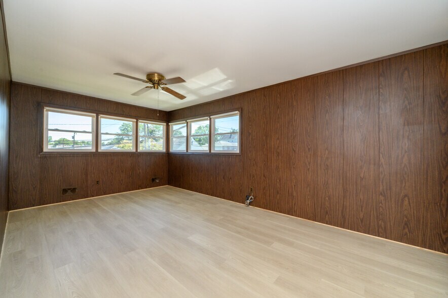 More Photos Of 373 Ford Ave, Fords Medical For Sale