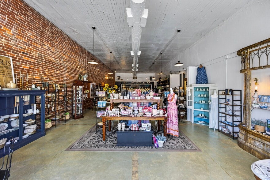 More Photos Of 107 W Commercial Ave, Monterey Office For Sale