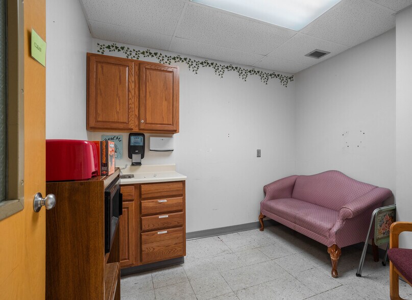 More Photos Of 94 Hospital St, Ridgway Specialty For Sale