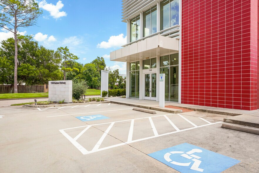 More Photos Of 1140 Enclave Pky, Houston Medical For Sale