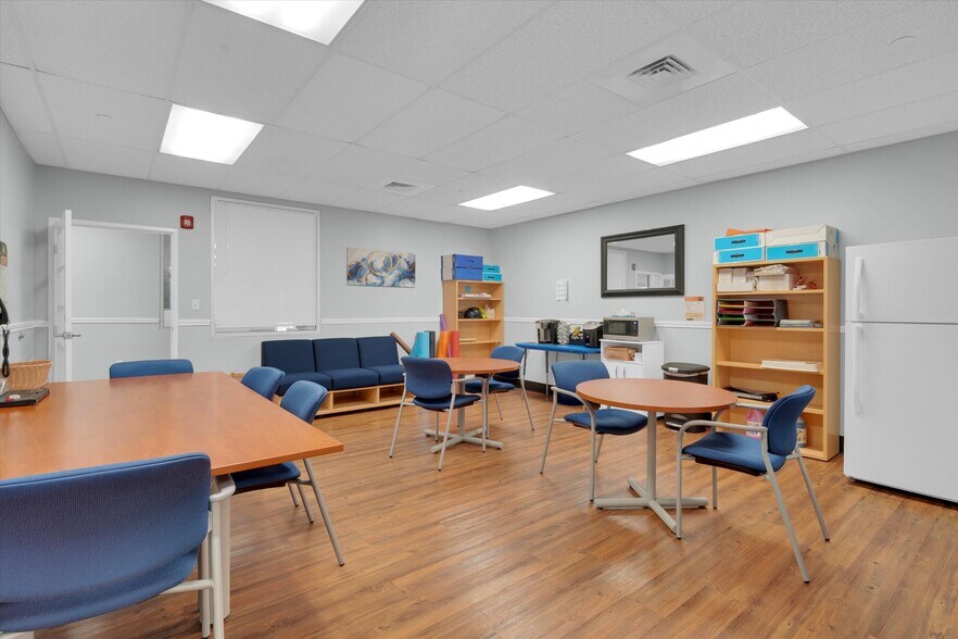 More Photos Of 20417 S University Blvd, Missouri City Schools For Lease