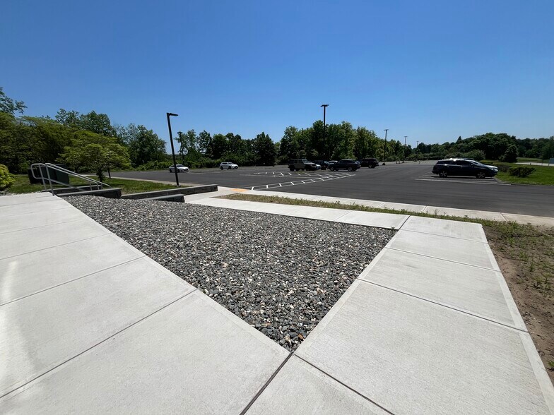 More Photos Of 11 Interstate Dr, West Springfield Office For Lease