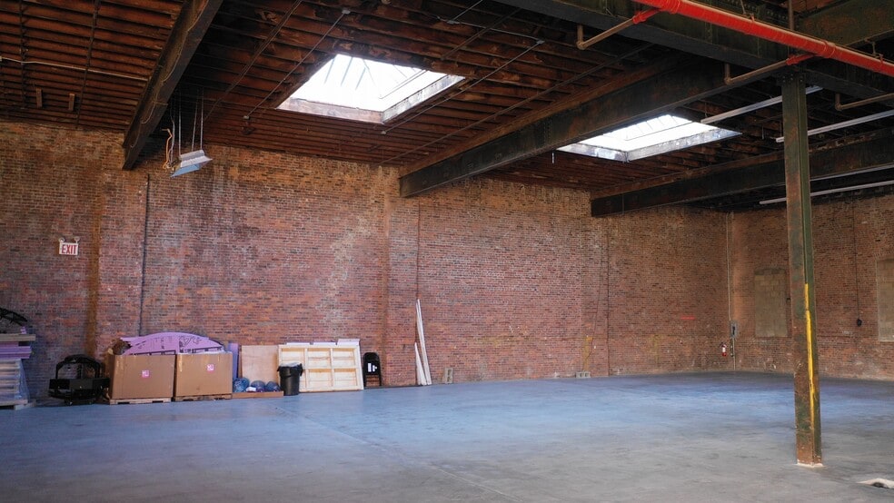 More Photos Of 176 Flushing Ave, Brooklyn Warehouse For Lease