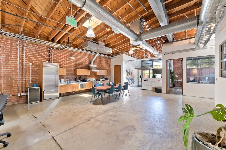 More Photos Of 2332-2340 S Centinela Ave, Los Angeles Loft Creative Space For Sale