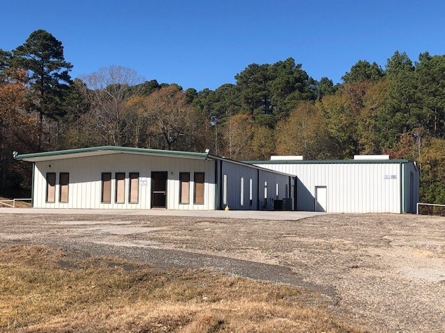 More Photos Of 930 W Johnson St, Tatum Light Manufacturing For Lease
