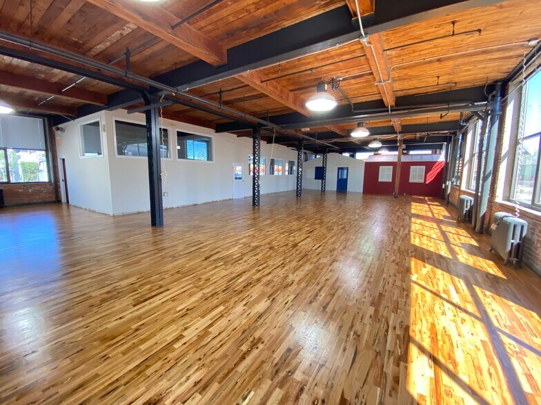 More Photos Of 304 Bishop Ave, Bridgeport Manufacturing For Lease