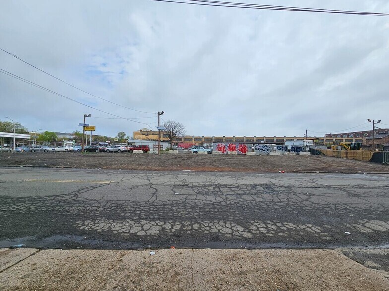 More Photos Of 139 E Peddie St, Newark Land For Lease