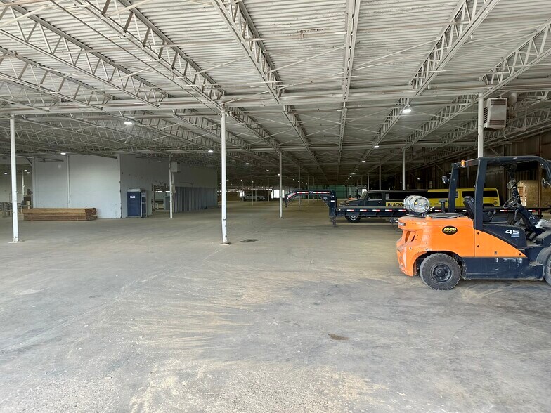 More Photos Of 12345 Massey ave, Tyler Distribution For Lease
