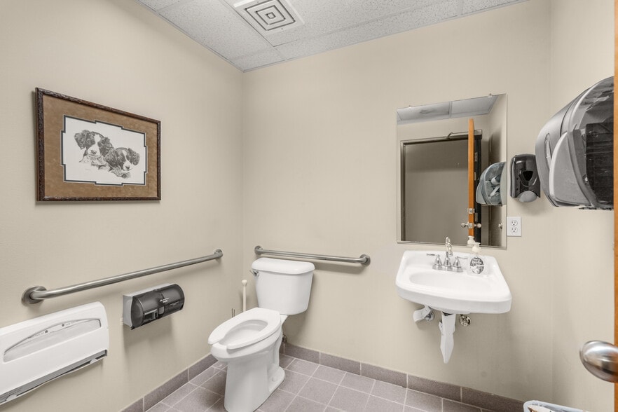 More Photos Of 9407 NE Vancouver Mall Dr, Vancouver Office Residential For Sale
