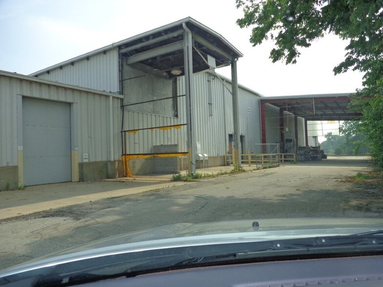 More Photos Of 2020 15th St, Columbus Manufacturing For Lease