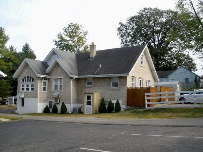 More Photos Of 809 N Walnut St, Bloomington Apartments For Sale