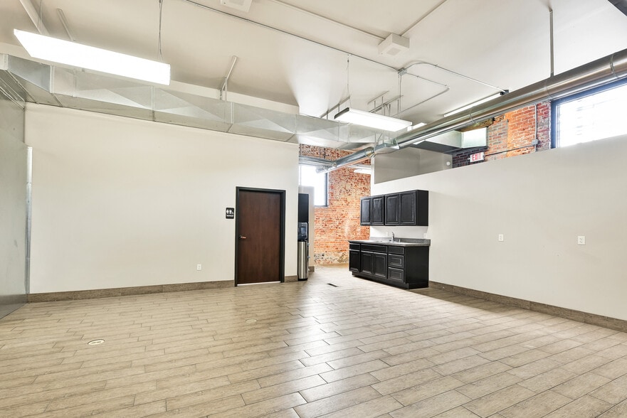 More Photos Of 1309-1311 1st St S, Nampa Storefront Retail Office For Sale