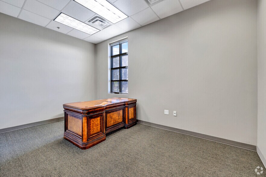 More Photos Of 200 Renaissance Way, Crockett Medical For Sale