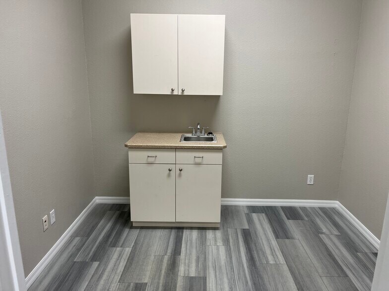 More Photos Of 15151 S US Highway 441, Summerfield Medical For Sale