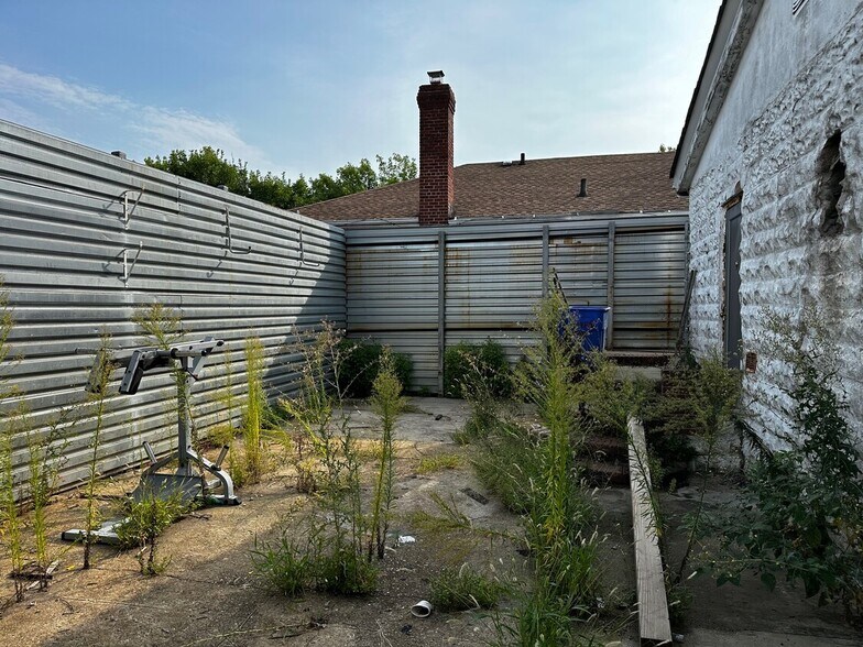 More Photos Of 8445 103rd Ave, Jamaica Land For Lease