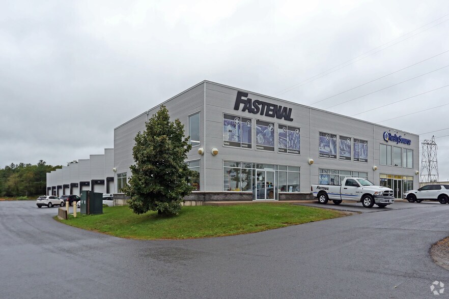 More Photos Of 1225 Gardiners Rd, Kingston Light Distribution For Lease