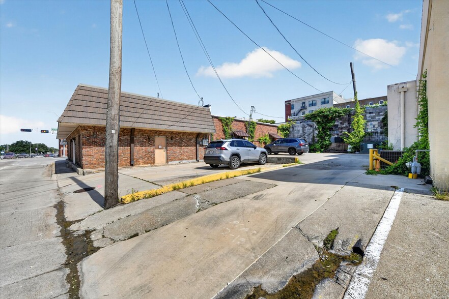 More Photos Of 221-223 N Locust St, Denton Office For Sale