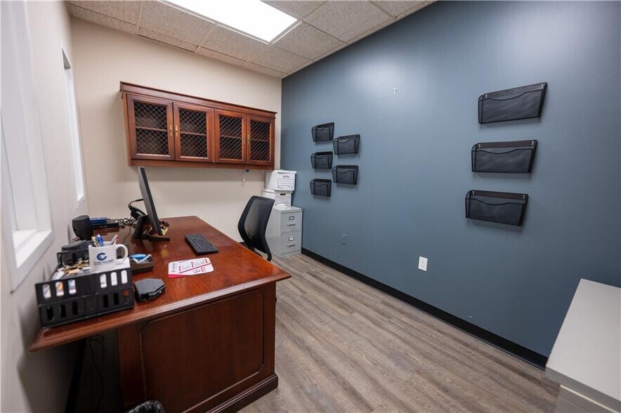 More Photos Of 320 4th St, Blawnox Manufacturing For Sale