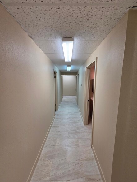More Photos Of 307 W Rhapsody Dr, San Antonio Light Manufacturing For Lease