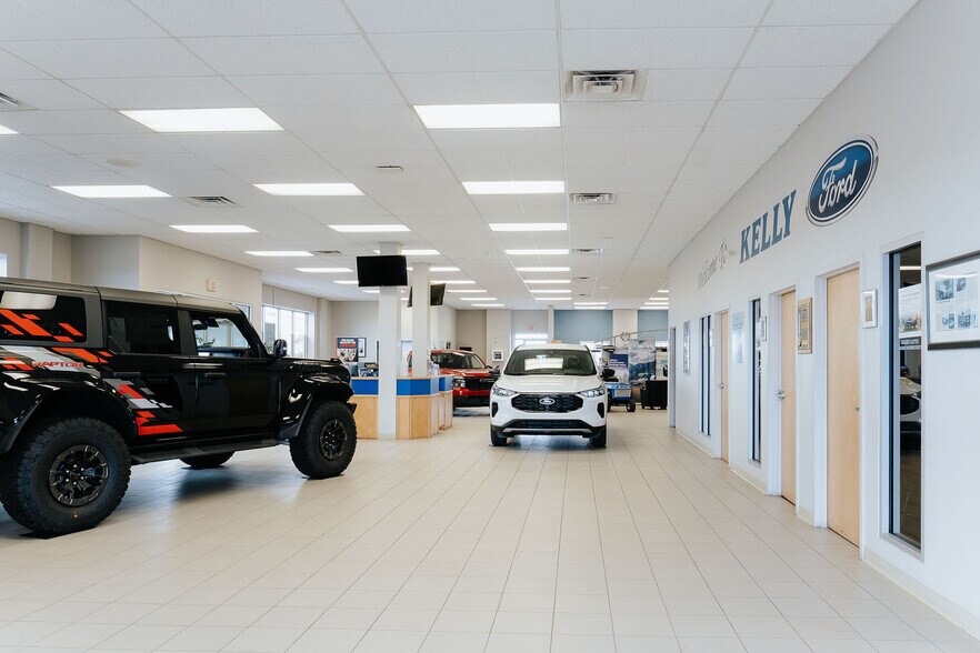 More Photos Of 105 Laurell Rd, Gander Showroom For Sale