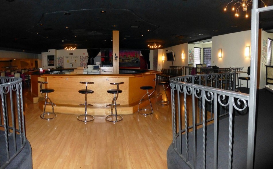 More Photos Of 2017 Bernville Rd, Reading Hotel For Sale