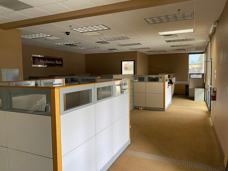 More Photos Of 41990 Cook St, Palm Desert Medical For Lease