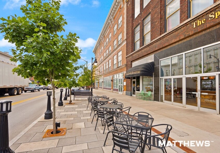 More Photos Of 230 W Main St, Danville Medical For Sale