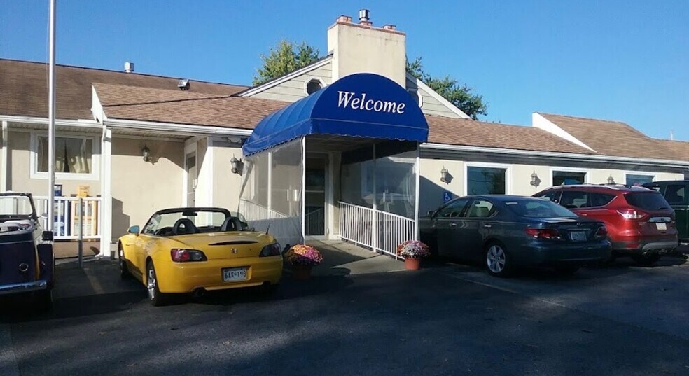 Primary Photo Of 17308 Susquehanna Trl, New Freedom Restaurant For Sale