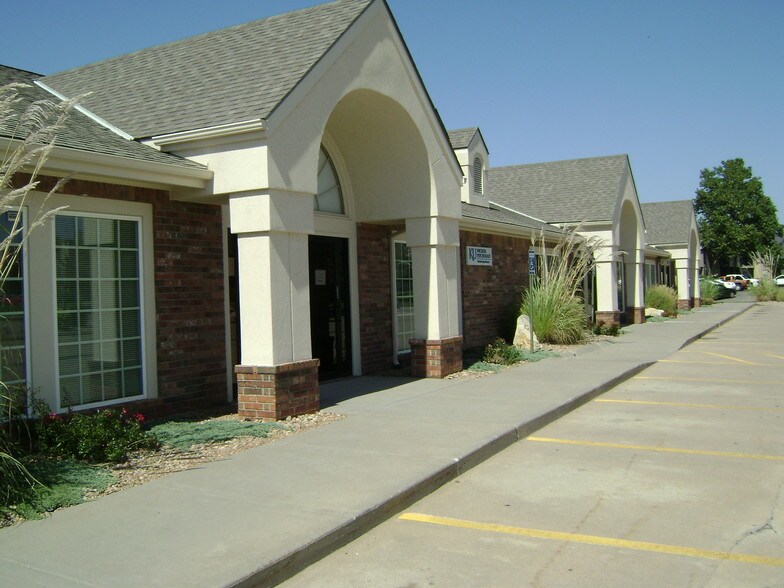 More Photos Of 7829 E Rockhill St, Wichita Office For Lease