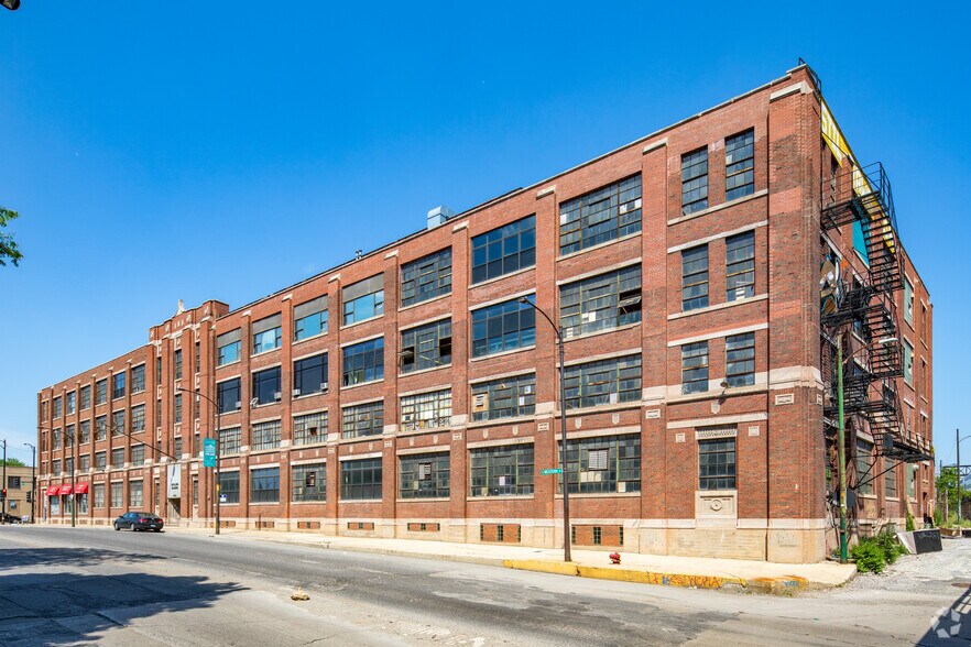 More Photos Of 401-435 N Western Ave, Chicago Industrial For Lease