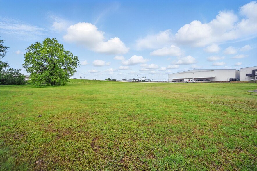 More Photos Of 4016 N Main St, Fort Worth Office For Sale