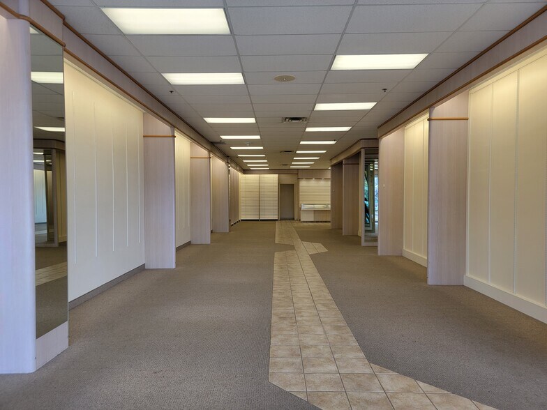 More Photos Of 61600-61690 Southgate Rd, Cambridge Unknown For Lease