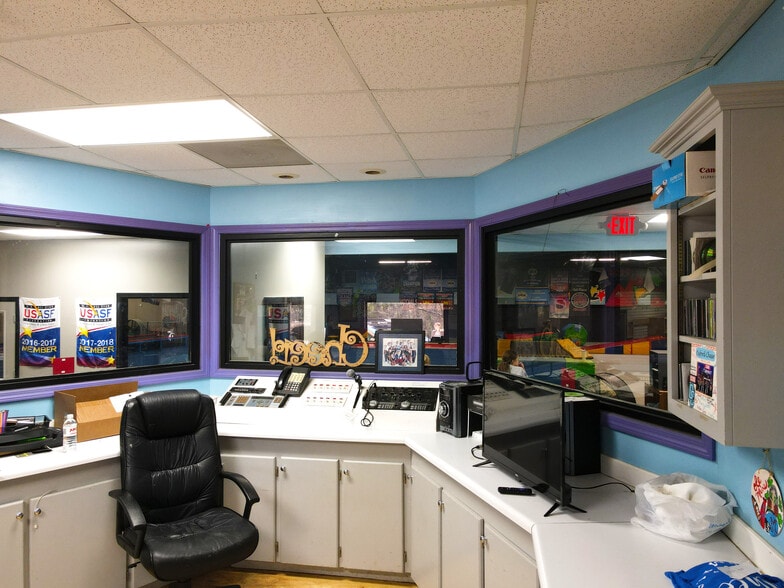 More Photos Of 3903 S Lamar Blvd, Oxford General Retail For Sale