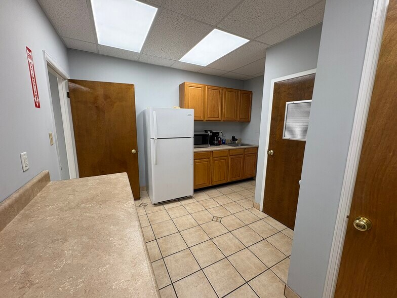More Photos Of 3309-3329 Northside Dr, Macon-Bibb Unknown For Lease
