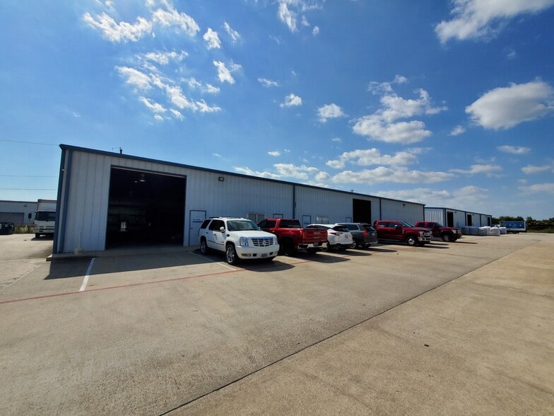 More Photos Of 4402 Rex Rd, Friendswood Unknown For Lease