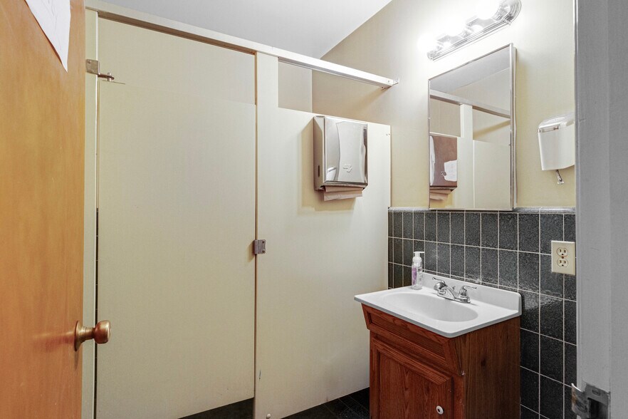 More Photos Of 3480 Live Oak St, Huntington Park Medical For Sale