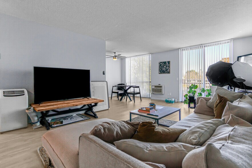 More Photos Of 8011 Romaine St, Los Angeles Apartments For Sale