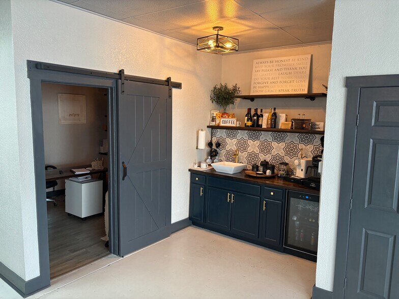 More Photos Of 1625 Austin Ave, Waco General Retail For Lease