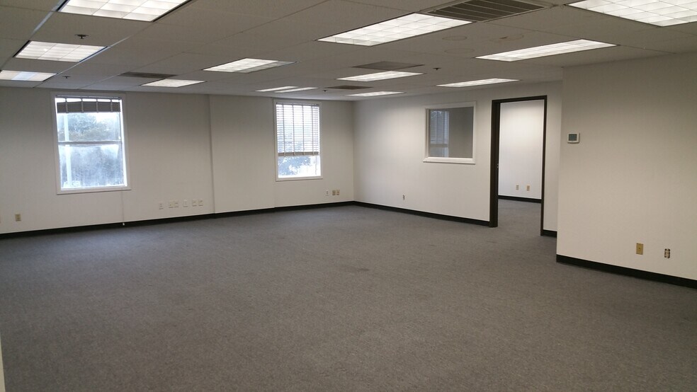 More Photos Of 31080 Union City Blvd, Union City Storefront Retail Office For Lease