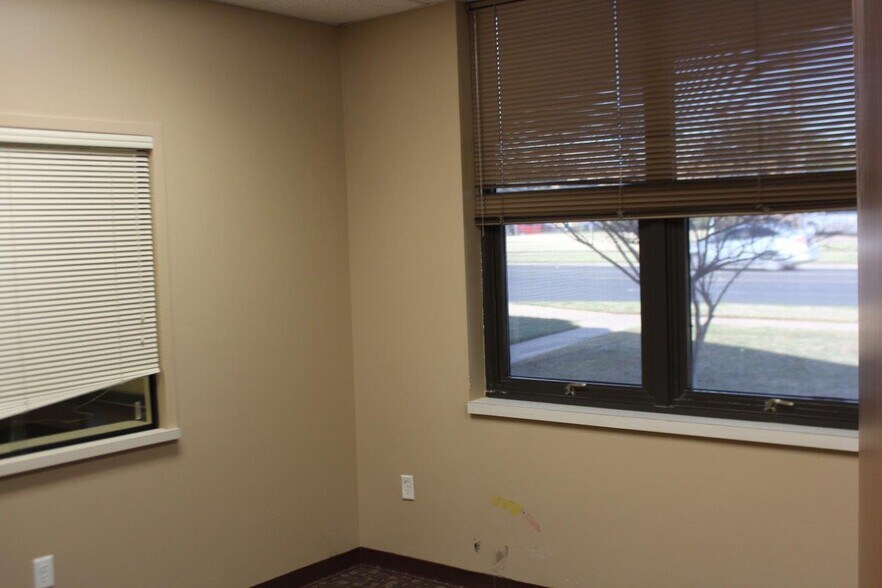 More Photos Of 2010 E Villa Maria Dr, Bryan Office For Lease