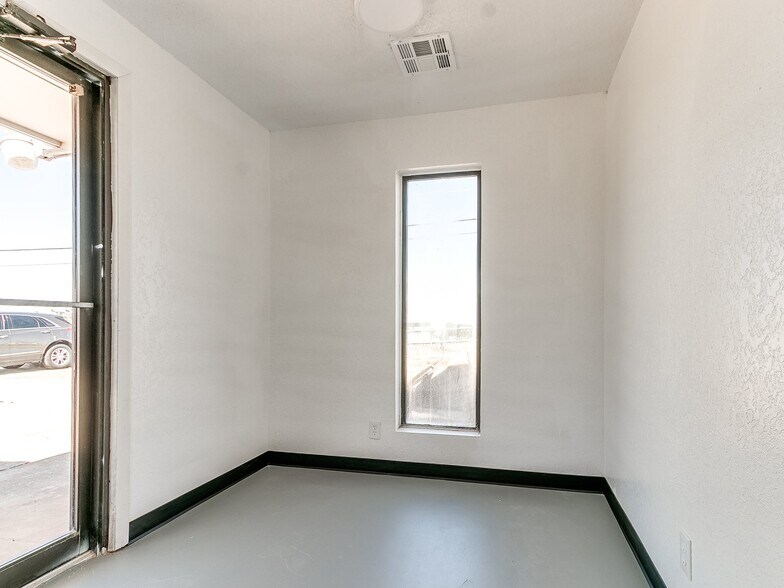 More Photos Of 7030 W Wilshire Blvd, Oklahoma City Storefront Retail Office For Lease