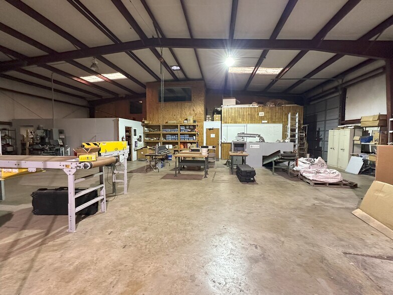 More Photos Of 8862 290 W, Austin Warehouse For Sale