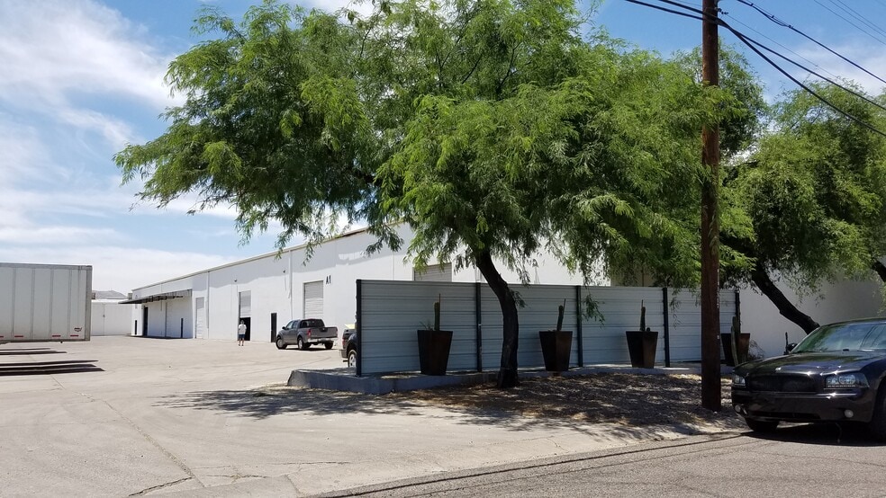 More Photos Of 1315 E Gibson Ln, Phoenix Warehouse For Lease
