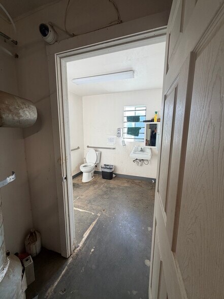 More Photos Of 20180 Spence Rd, Salinas General Retail For Sale