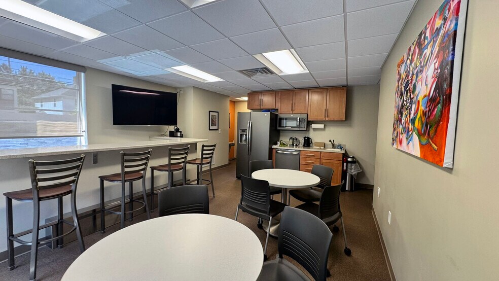 More Photos Of 729 Academy St, Kalamazoo Office For Lease